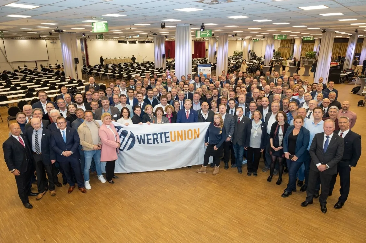 Abschlussfoto nach dem Bundesparteitag (© WerteUnion)