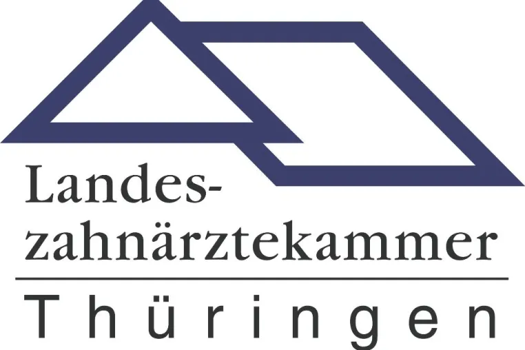 Bild: Zahnärzte beraten über Behandlung von Patienten mit Infektionen