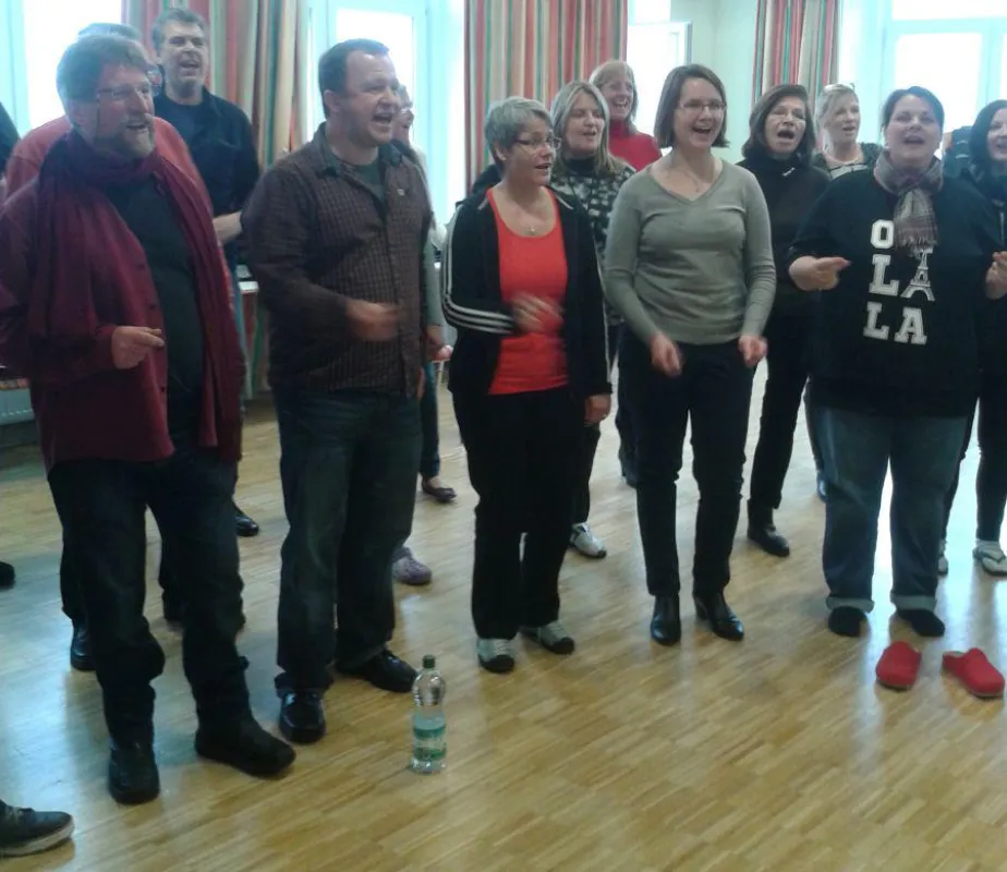 Begeisterte Sängerinnen und Sänger vom SonntagsChor Rheinland-Pfalz. (Foto: Mario Block)