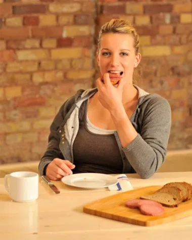 Bild: Reinert ist neuer Sponsor von Tennistalent Dinah Pfizenmaier