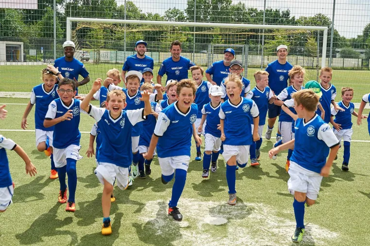 Bild: Fußball, Spiel und Spaß in der Akademie für Fußballkunst Brühler Verein erweitert sein Ferienangebot