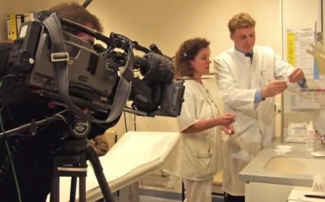 Bild: Gold und Silber in der Medizin. Bayerisches Fernsehen filmt im Asklepios Klinikum Bad Abbach