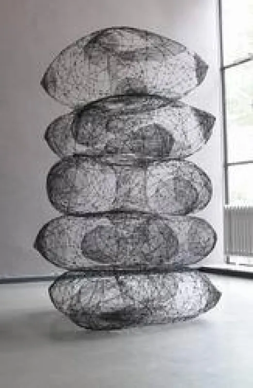 Helix 1, 2008, Bronzedraht, patiniert, 190 x 100 x 110 cm