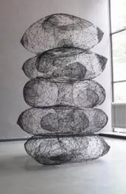 BETTINA LÜDICKE - Präsenz und Freiraum / Drahtskulpturen Bild: BETTINA LÜDICKE - Präsenz und Freiraum / Drahtskulpturen