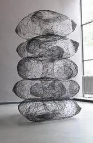 Bild: BETTINA LÜDICKE - Präsenz und Freiraum / Drahtskulpturen