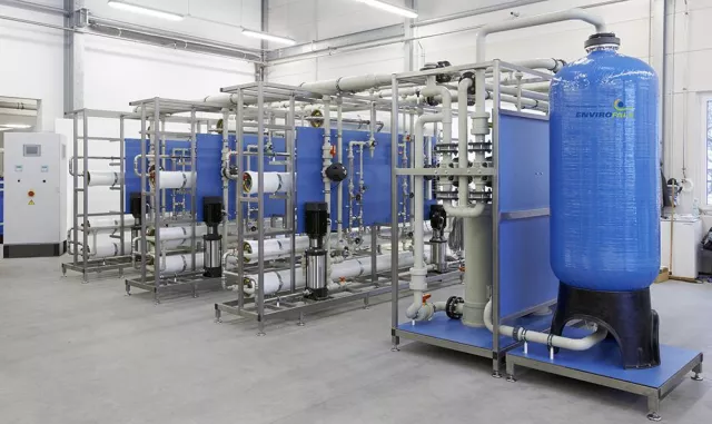 Bild: Reinwasser für die PVB-Folienerzeugung