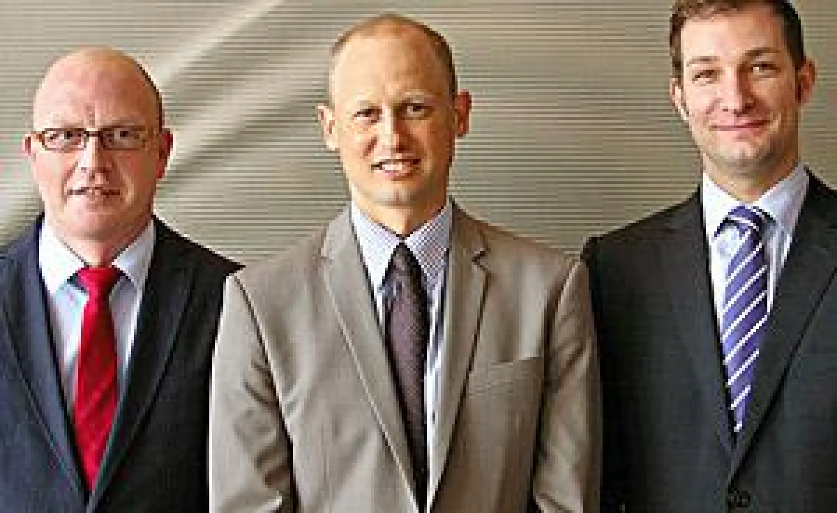 Steffen Squarra, Direktor (m.), Marco Seitelmann, Verkaufsdirektor (r.), Teppo Zambrano, Rev. Man.