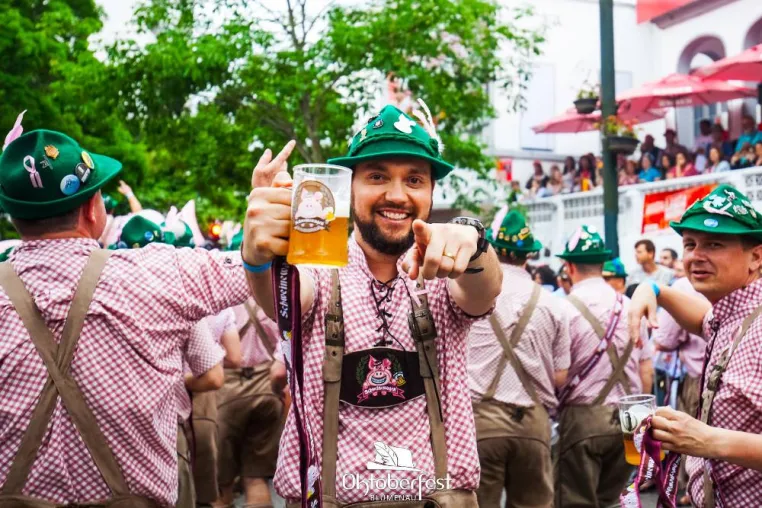 Bild: Deutsche Kultur in Brasilien: Blumenau präsentiert sein Oktoberfest!