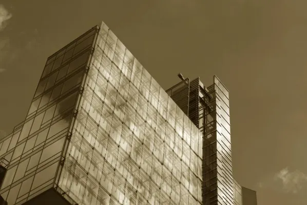 Bild: „Kontraste aus Stein und Glas“ entdecken beim 1-tägigen Fotoworkshop zum Thema Architekturfotografie