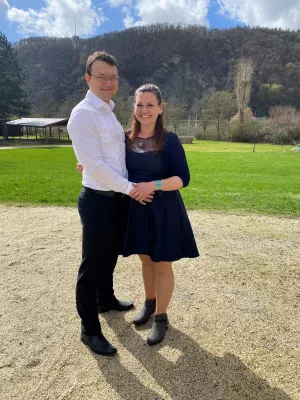 Bild: Ehepaar aus Gröbenzell zeigt wie eine erfüllte Partnerschaft ohne Drama und Opferrolle funktioniert
