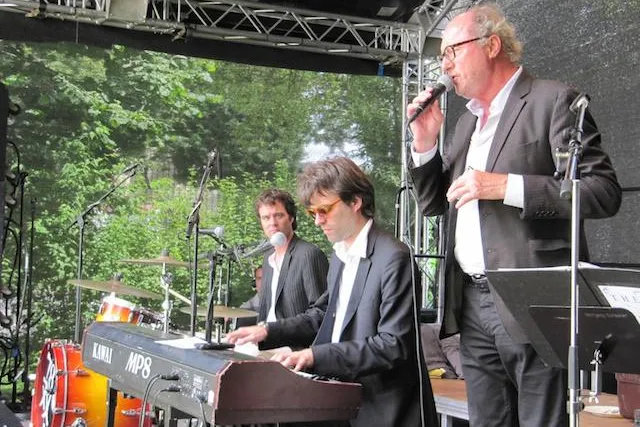 Bild: Rockzwillinge und Hosenbügler auf dem Aachener Platz