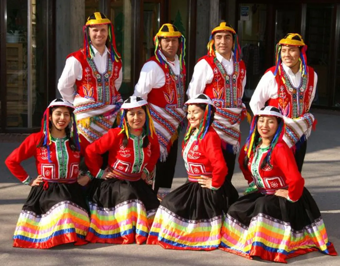 Kulturverein Raymi Peru e. V. in traditionellen peruanischen Trachten