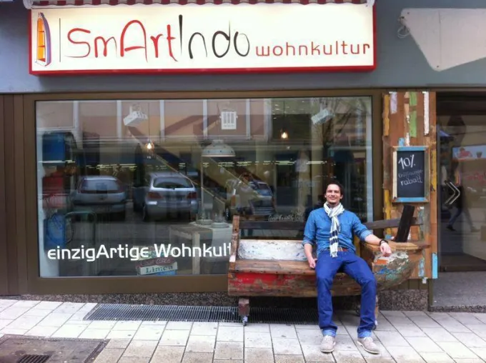 Bild: Möbeldesign aus Upcycling hochwertiger Hölzer aus Indien und Indonesien