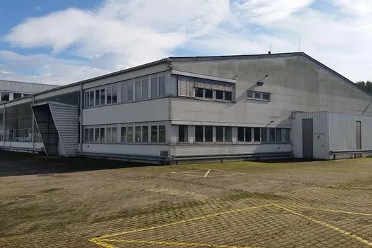 Bild: Immolox vermittelt Hallenfläche an das DRK in Maintal