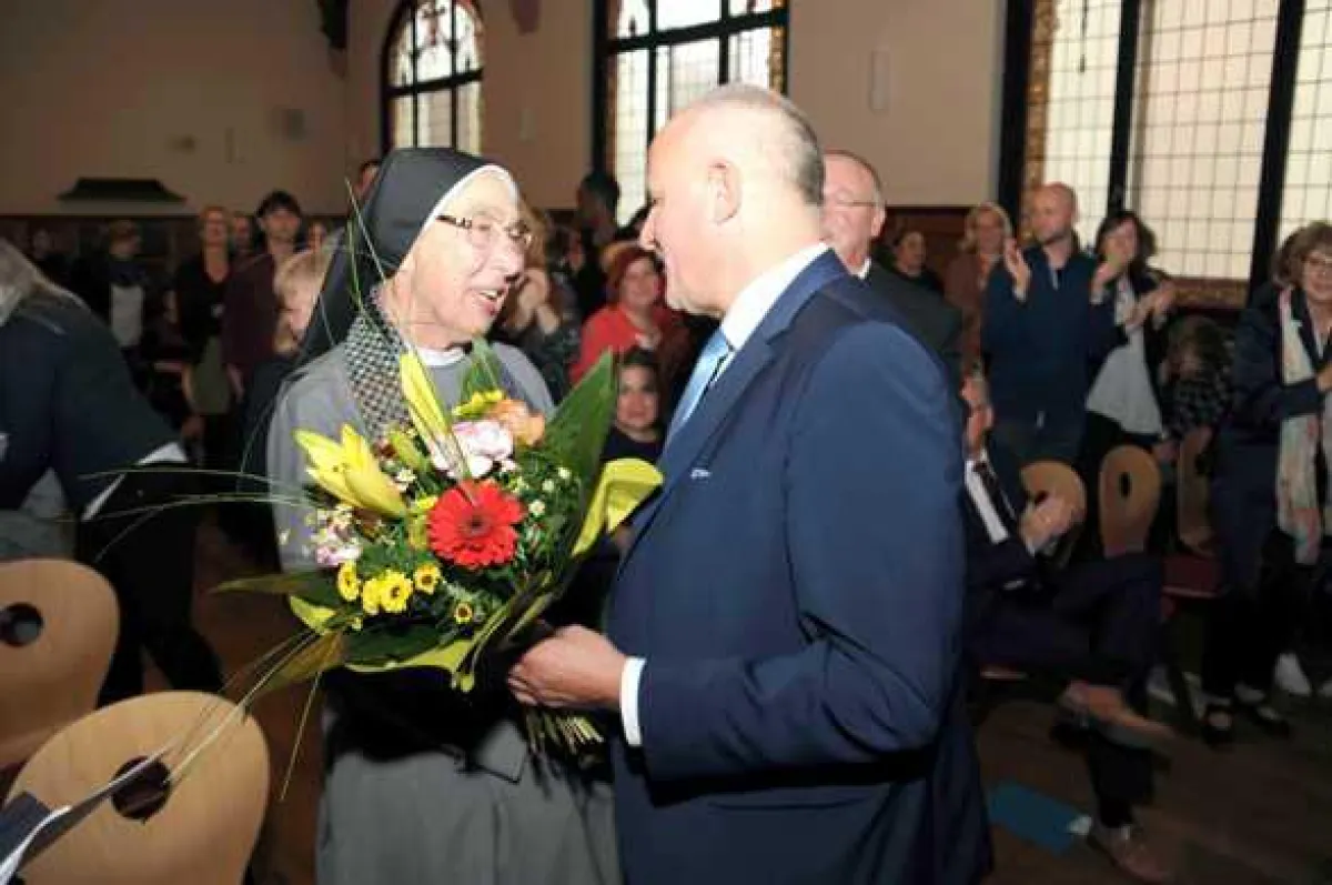 Sr. Liliane Juchli beim 