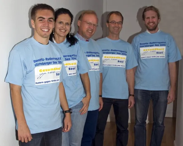 Philipp Lahm „mit im Boot“ beim gemeinnützigen Verein Gesundheit in einem Boot e.V. Bild: Philipp Lahm „mit im Boot“ beim gemeinnützigen Verein Gesundheit in einem Boot e.V.