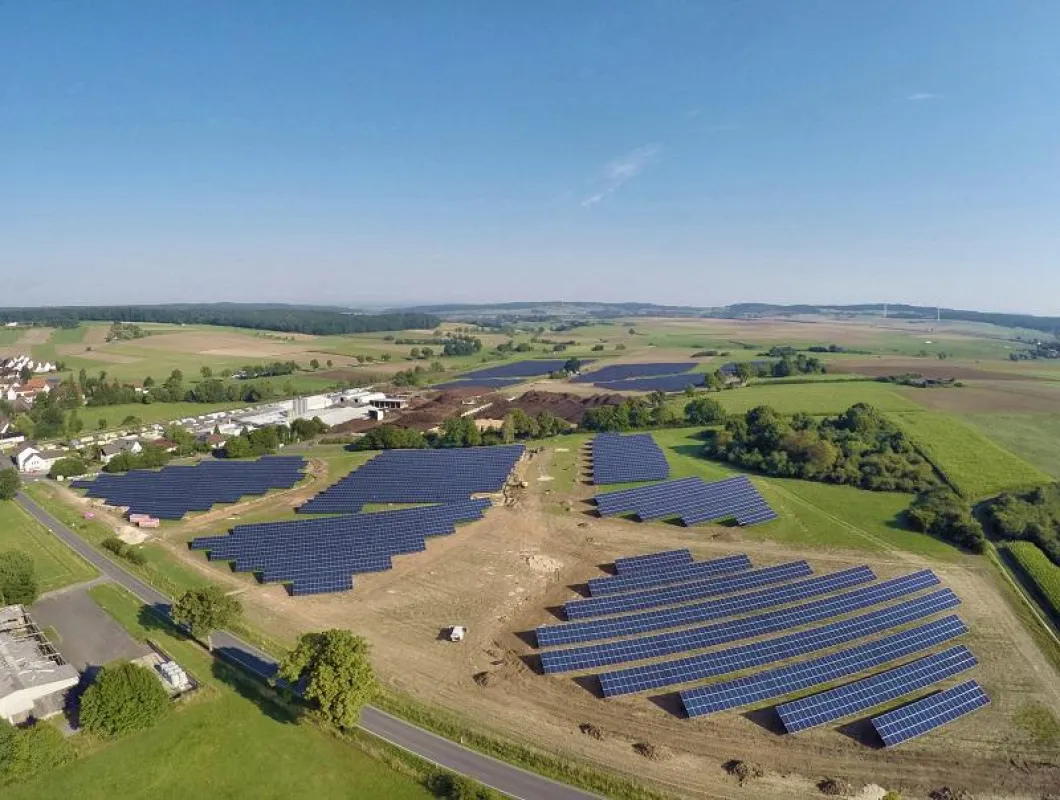 Der Solarpark der 7x7energie GmbH in Lauterbach-Wallenrod (Foto: 7x7energie)