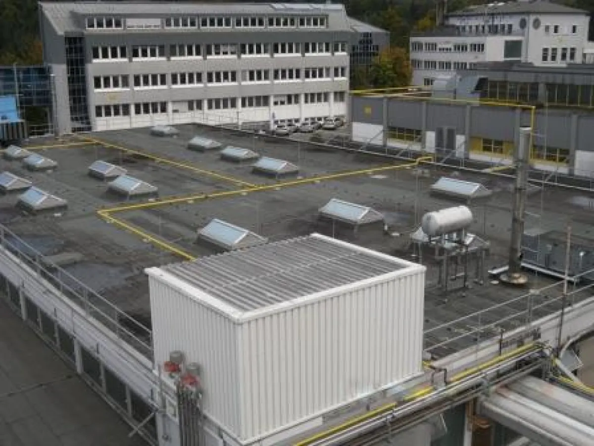 Mennicke bezog bestehende Gebäude optimal mit ein.