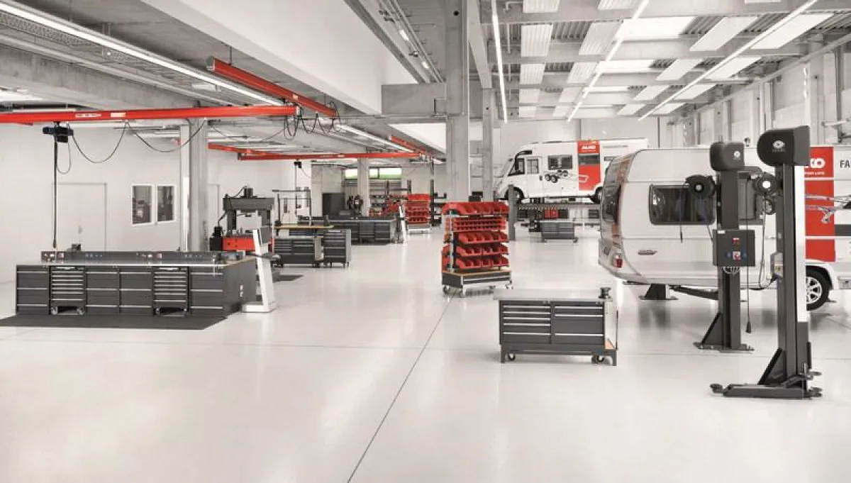Modernste Wohnwagen- und Wohnmobilreparaturwerkstätte Europas im AL-KO Kundencenter, Kleinkötzwe
