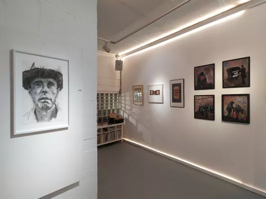 Bild: Benifizausstellung Hommage an Joseph Beuys  KUNST HILFT GEBEN E.V. ZU GAST IN DER GALERIE AM BRÜSSELER PLATZ 