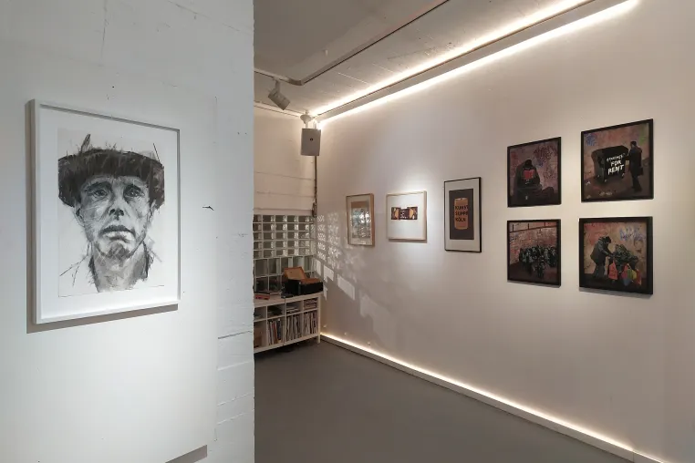 Benifizausstellung Hommage an Joseph Beuys KUNST HILFT GEBEN E.V. ZU GAST IN DER GALERIE AM BRÜSSELER PLATZ Bild: Benifizausstellung Hommage an Joseph Beuys KUNST HILFT GEBEN E.V. ZU GAST IN DER GALERIE AM BRÜSSELER PLATZ