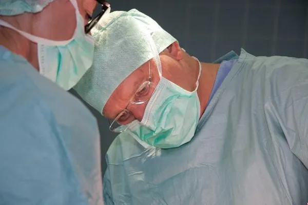 Schilddrüsen-Spezialist Dr. med. Thomas Schmid setzt in Schwerpunktpraxis auf intensive persönliche Beratung Bild: Schilddrüsen-Spezialist Dr. med. Thomas Schmid setzt in Schwerpunktpraxis auf intensive persönliche Beratung