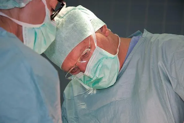 Bild: Schilddrüsen-Spezialist Dr. med. Thomas Schmid setzt in Schwerpunktpraxis auf intensive persönliche Beratung