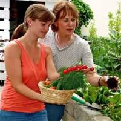 Bild: Cleveres Erden-Konzept fürs Hochbeet - Die neue frux Hochbeeterde – Urban Gardening