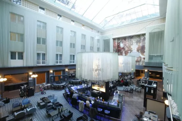 Bild: Lifestyle meets Food - Radisson Blu Hotel, Bremen im neuen, modernen Design mit coolem Beef-Bar-Restaurant