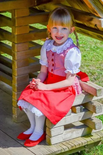Bild: Handgenähte Dirndl für die kleinen Madln von Nanenda-Trachtenmode
