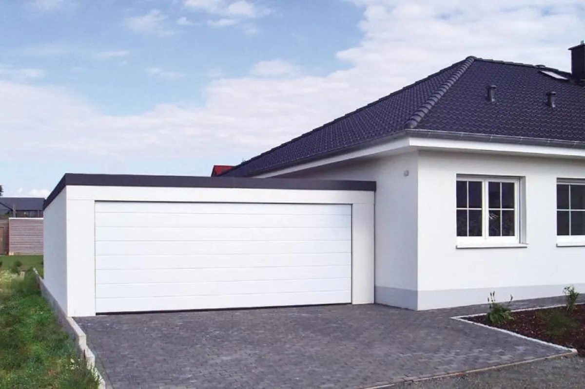 Doppelgarage mit direktem Durchgang zu Haus und Garten. Bild: tdx/Exklusiv-Garagen