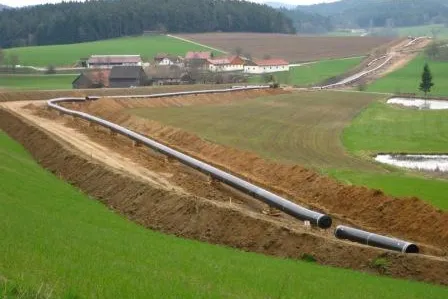 Bild: MAX STREICHER GmbH & Co. KG aA baut Loopleitung parallel zur bestehenden MEGAL