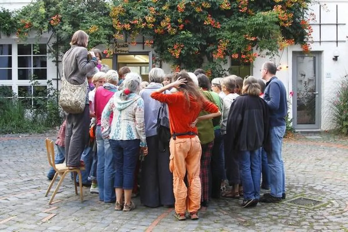 FEIER DES LEBENS ... DIE KUNST, SICH BÜRGERSCHAFTLICH ZU ENGAGIEREN ... 05. - 18. August 2012