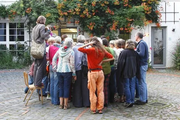 Bild: FEIER DES LEBENS ... DIE KUNST, SICH BÜRGERSCHAFTLICH ZU ENGAGIEREN ... 05. - 18. August 2012