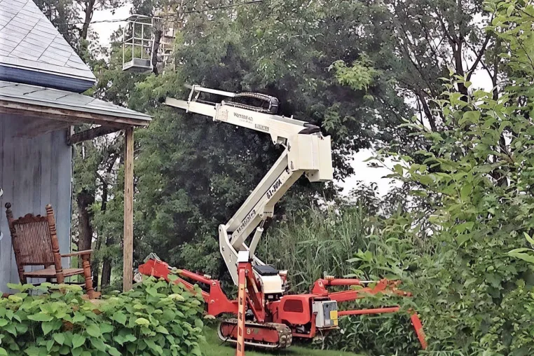 MAC Handel & Vermietung: Einsatz von Raupen-Arbeitsbühnen bei Baumarbeiten Bild: MAC Handel & Vermietung: Einsatz von Raupen-Arbeitsbühnen bei Baumarbeiten