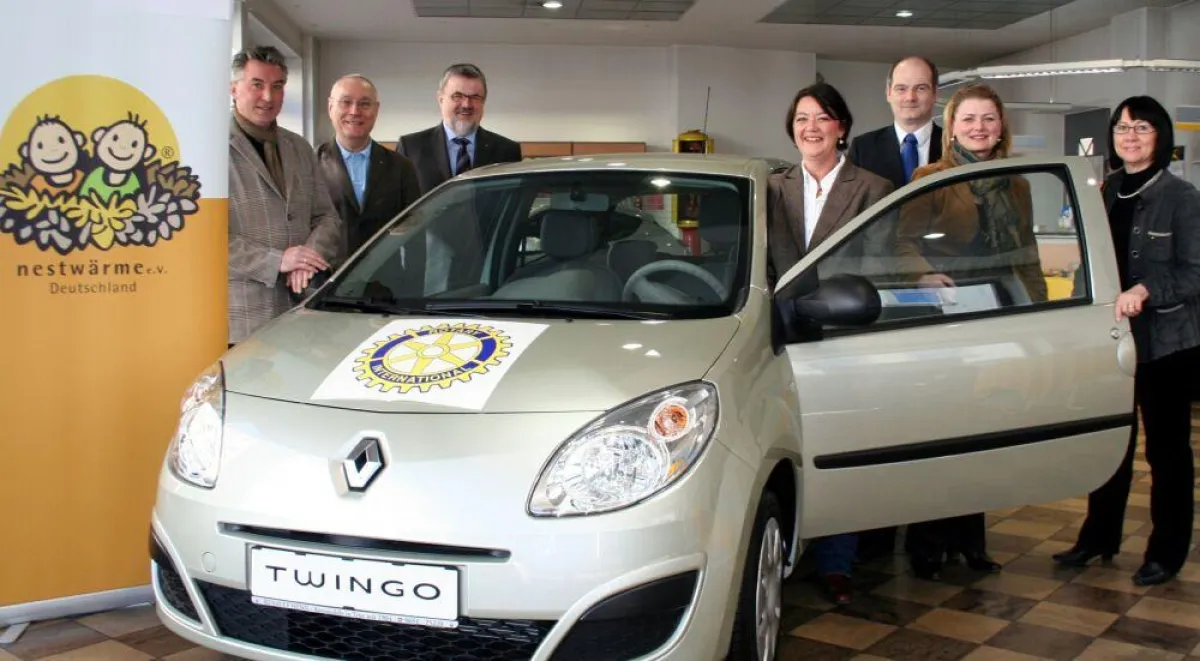 Vertreter der regionalen Rotary Clubs: Prof. Dr. Michael Clemens; Thomas Kiessling, Josef Poll, Petra Moske, 1. Vorsitzende nestwärme e.V. Deutschland, Rainer Schons, Anne Oberbillig, Heidi Neyses (v.