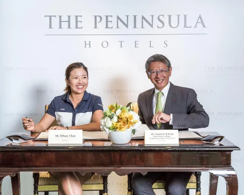 Bild: Partnerschaft mit Hongkongs LPGA-Golferin Tiffany Chan