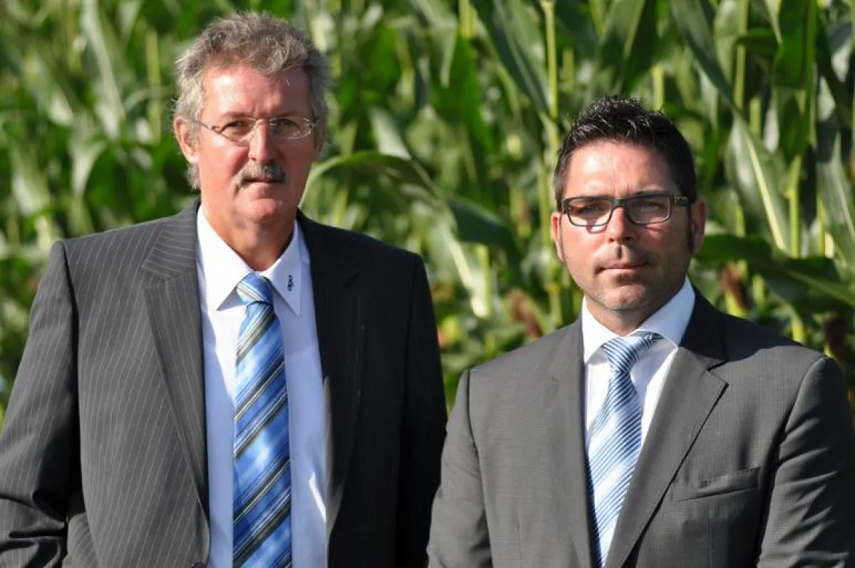 Die beiden agaSAAT Gründer und Geschäftsführer Alexander Gnann (rechts) und Werner Arts.