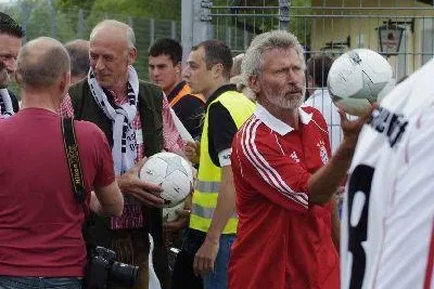 Bild: Fußballhighlight in Bayern und Unterhaltungsprogramm im Festzelt