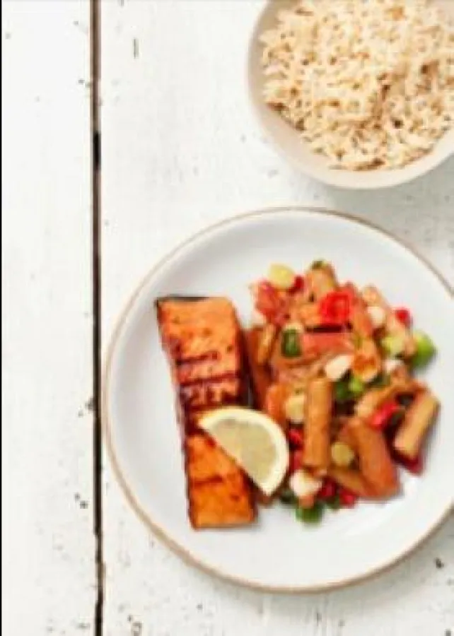 Rezept-Tipp: Gegrillter Lachs mit Rhabarber, Chilischoten und Frühlingszwiebeln?