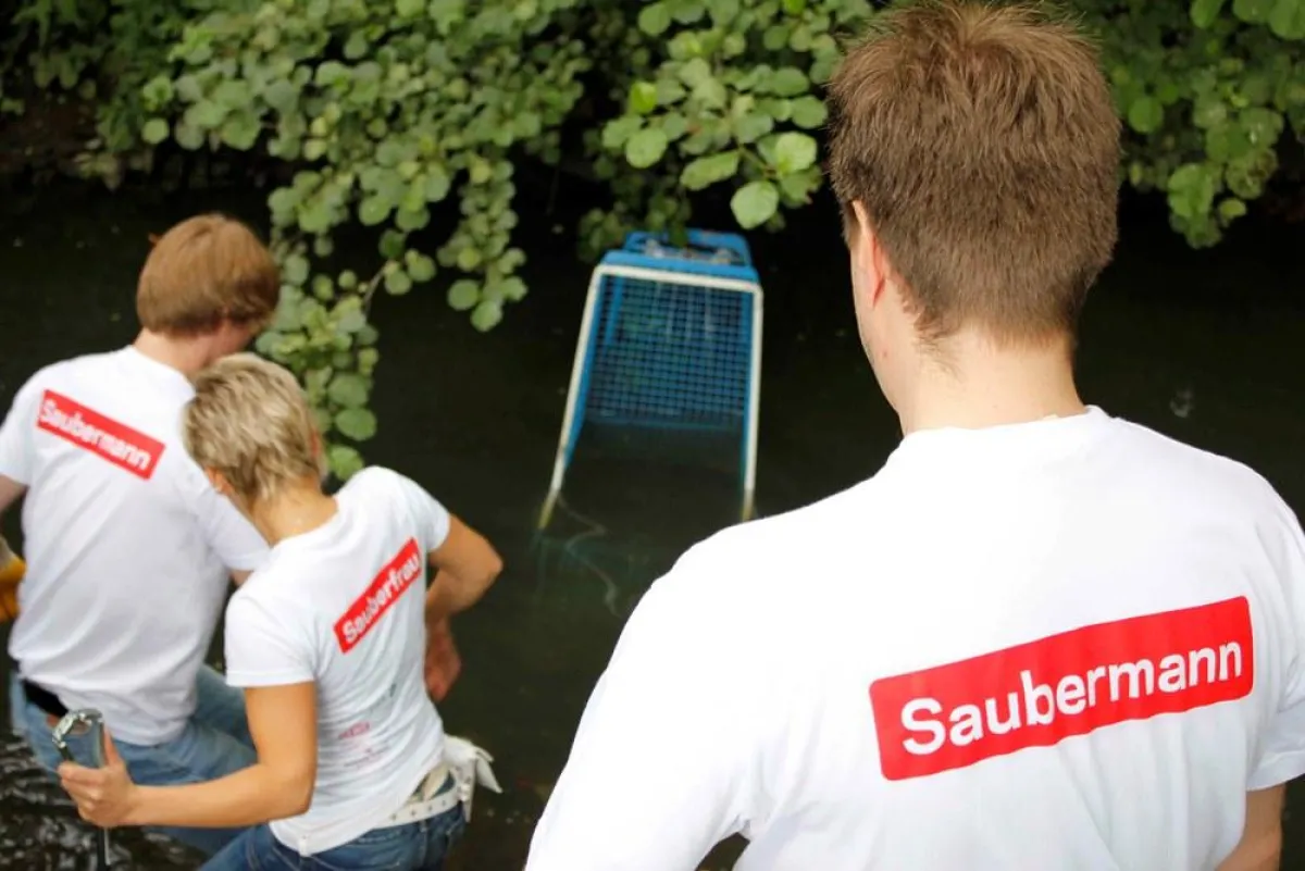 Bergung eines Einkaufswagen, Foto: Janik Schlarmann