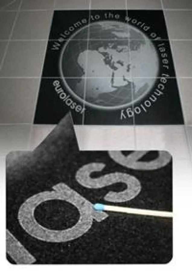 Verlegte Granitfliesen mit Detailansicht