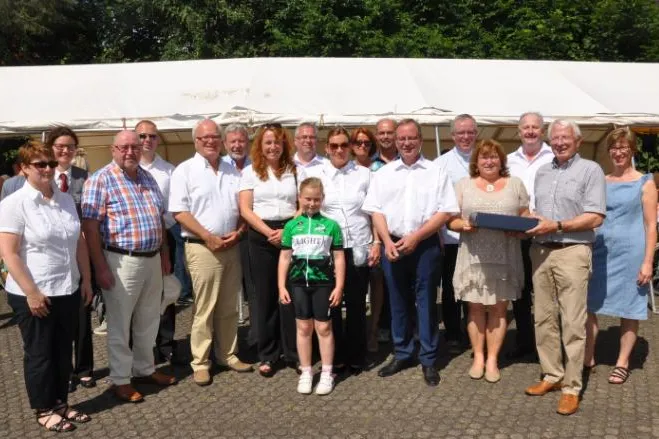 Bild: Ausgelassene Stimmung beim Sommerfest des Kreiskrankenhauses und Seniorenzentrums St. Franziskus Saarburg