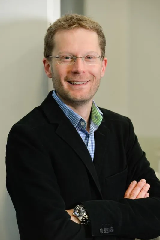 Wie versteht das Gehirn, wie Sinneseindrücke zusammenhängen – und wie täuscht es sich dabei? Dazu forscht Prof. Dr. Christoph Kayser. (Foto: CITEC/ Universität Bielefeld)