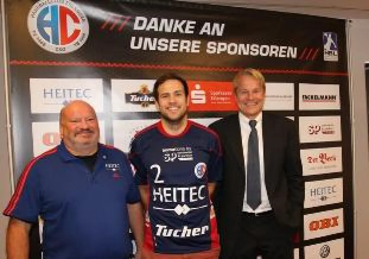 (Foto: hl-studios) – Cheftrainer Bergemann (links) und Dr. Carsten Bissel (re.) und Moritz Weltgen