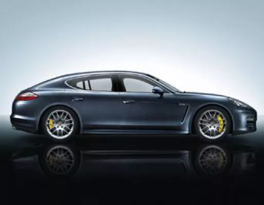 Auch der neue Porsche Panamera baut beim Infotainment auf MOST Bild: Auch der neue Porsche Panamera baut beim Infotainment auf MOST