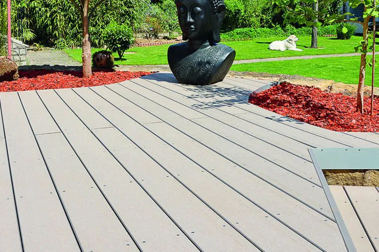 Bild: Jetzt die Holzterrasse für den nächsten Sommer planen