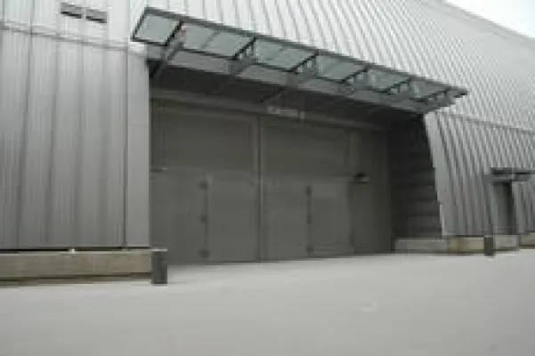 Bild: Schallschutz in neuen Dimensionen – Schallschutzgroßtore in der Stadthalle Bielefeld