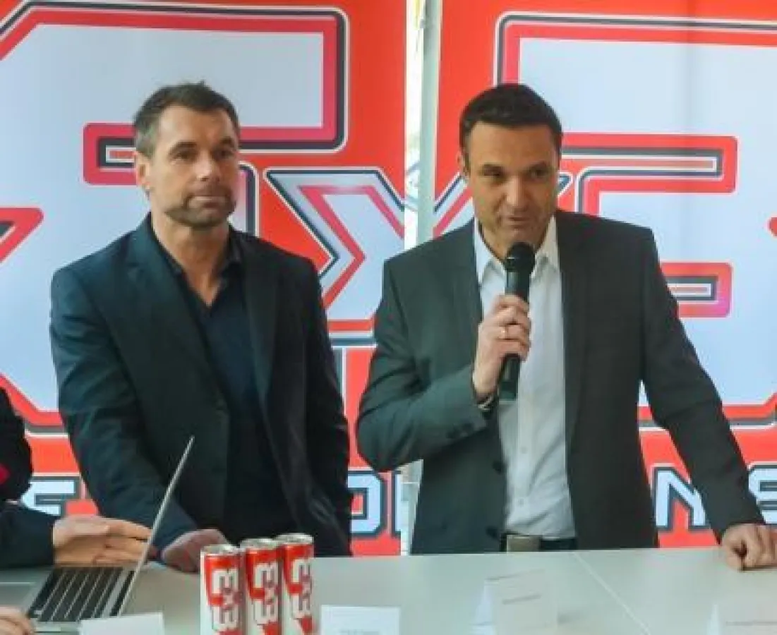 Ex-HSV-Profi Bernd Hollerbach (links) und Vorstand Dr. Michael Schlagbauer