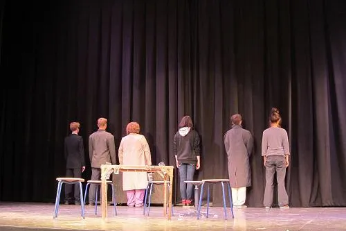 Wenn Menschen mauern und Mauern fallen: Premiere von FALL MAUER am 9. November Bild: Wenn Menschen mauern und Mauern fallen: Premiere von FALL MAUER am 9. November